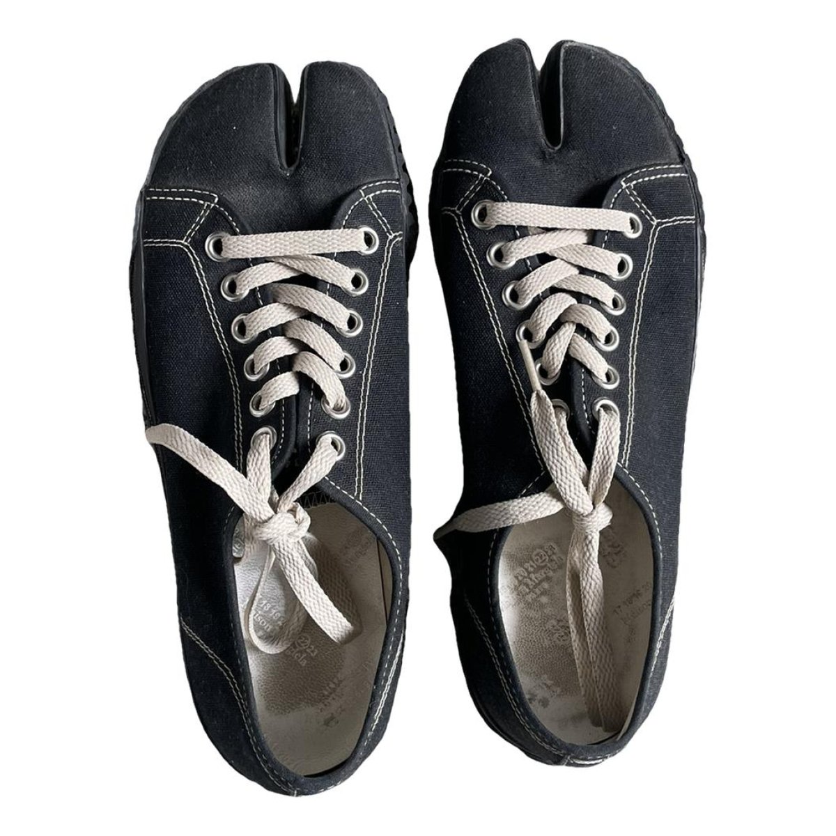 Tabi cloth trainers