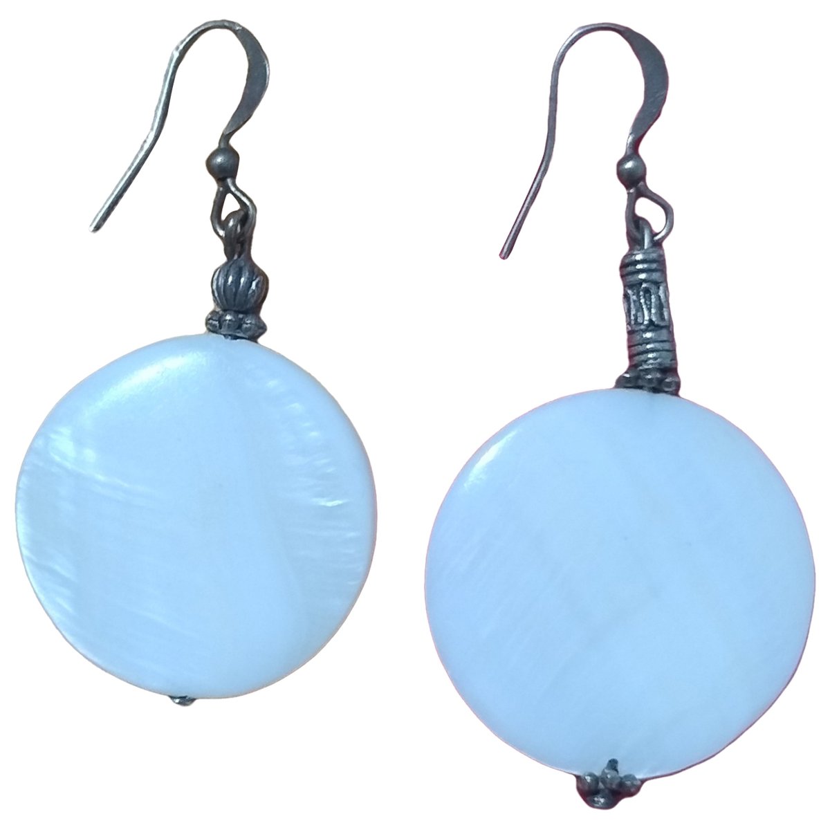 Nacre pearl earrings