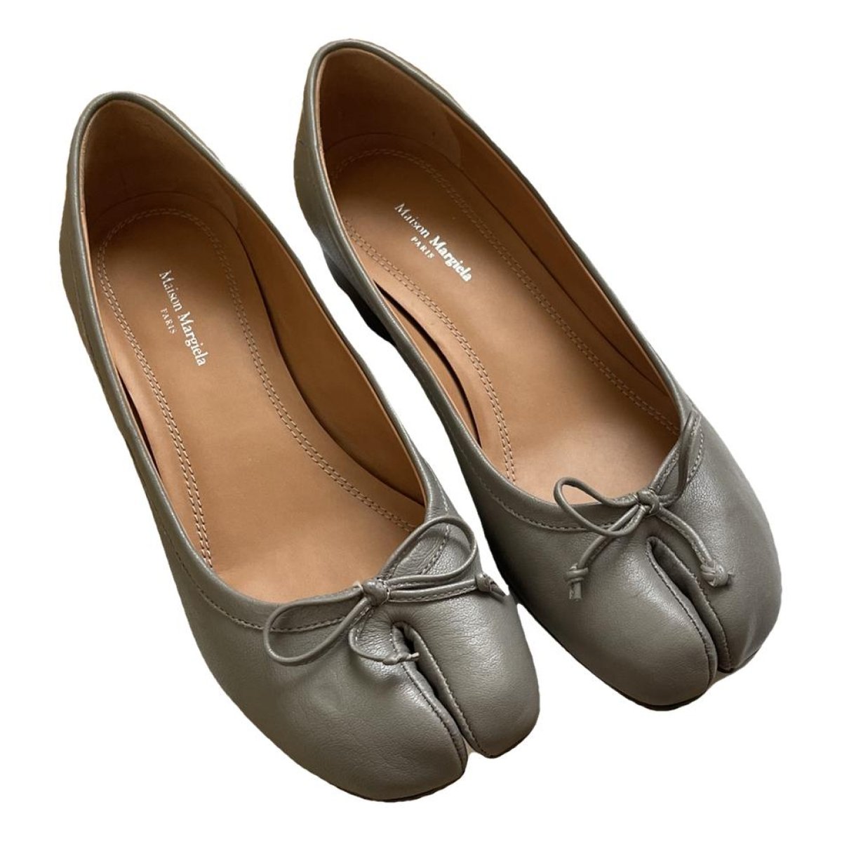 Tabi leather ballet flats