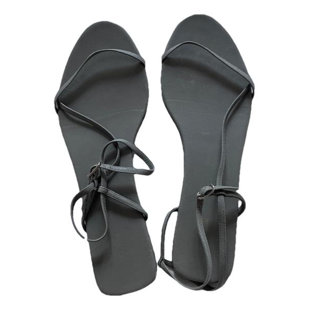 Bare leather sandal