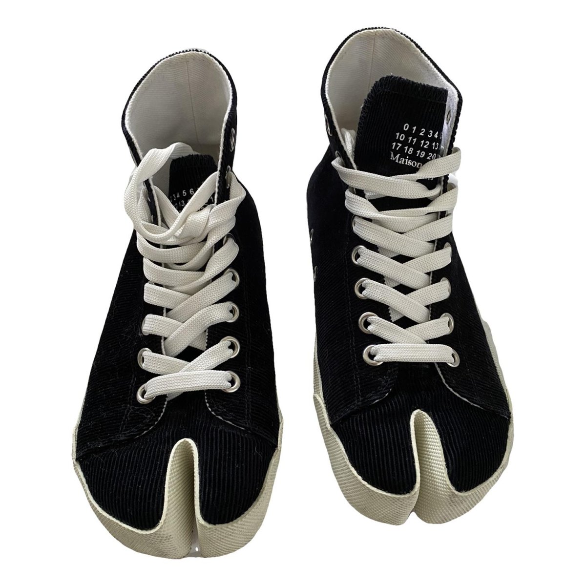 Tabi cloth trainers