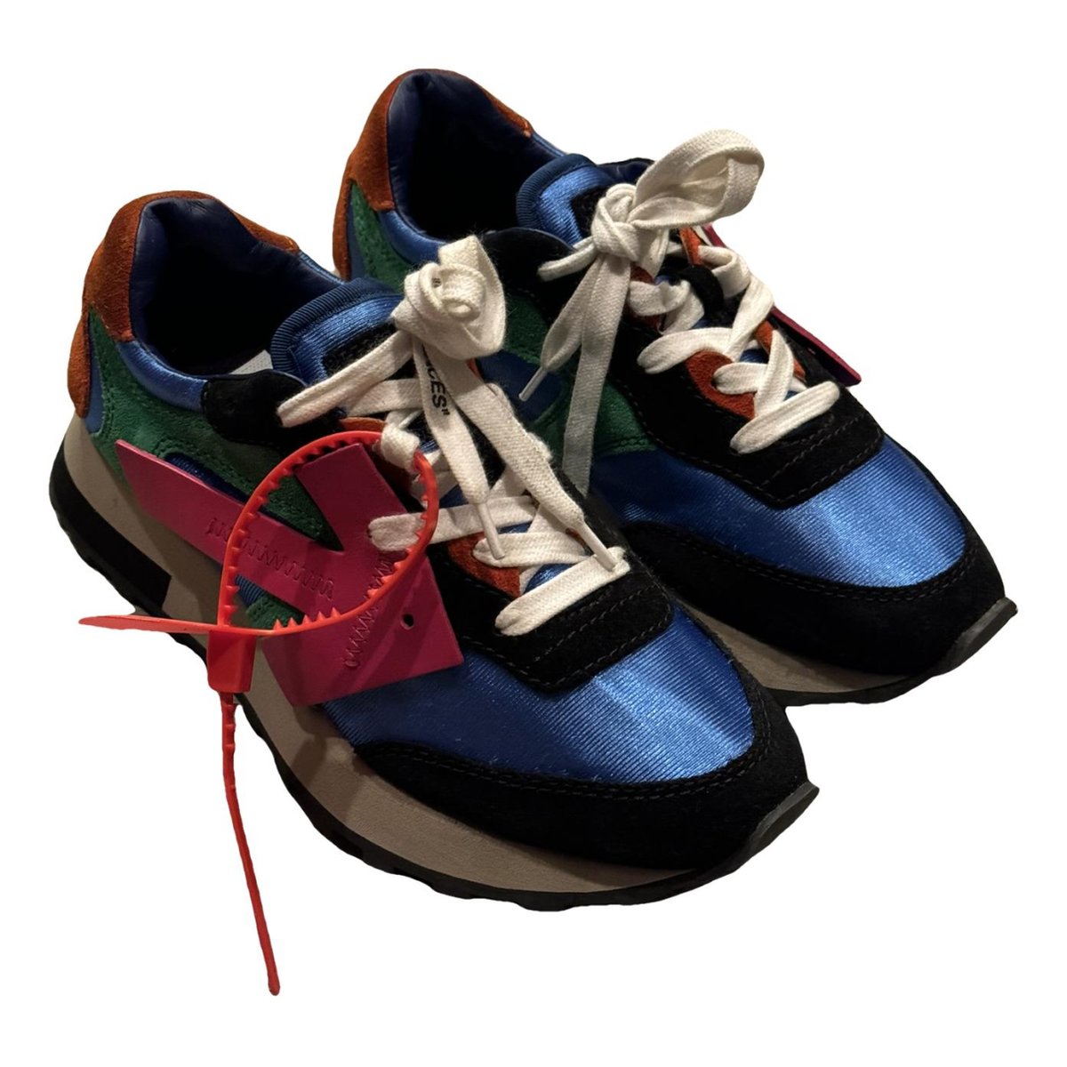 Runner cloth trainers