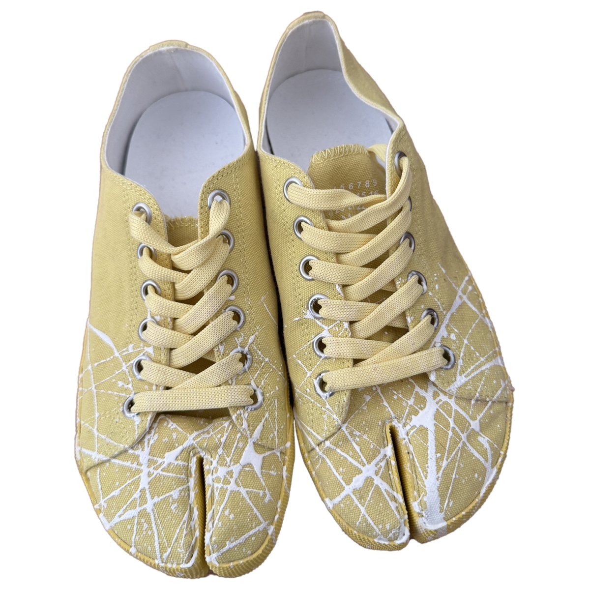 Tabi cloth trainers