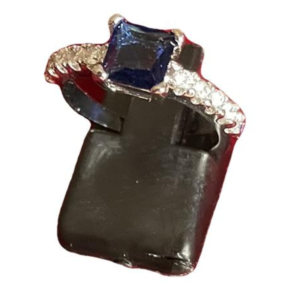 Solitaire ring