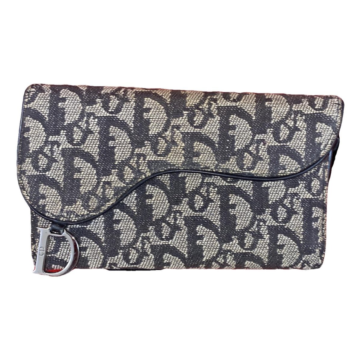 30 Montaigne clutch bag
