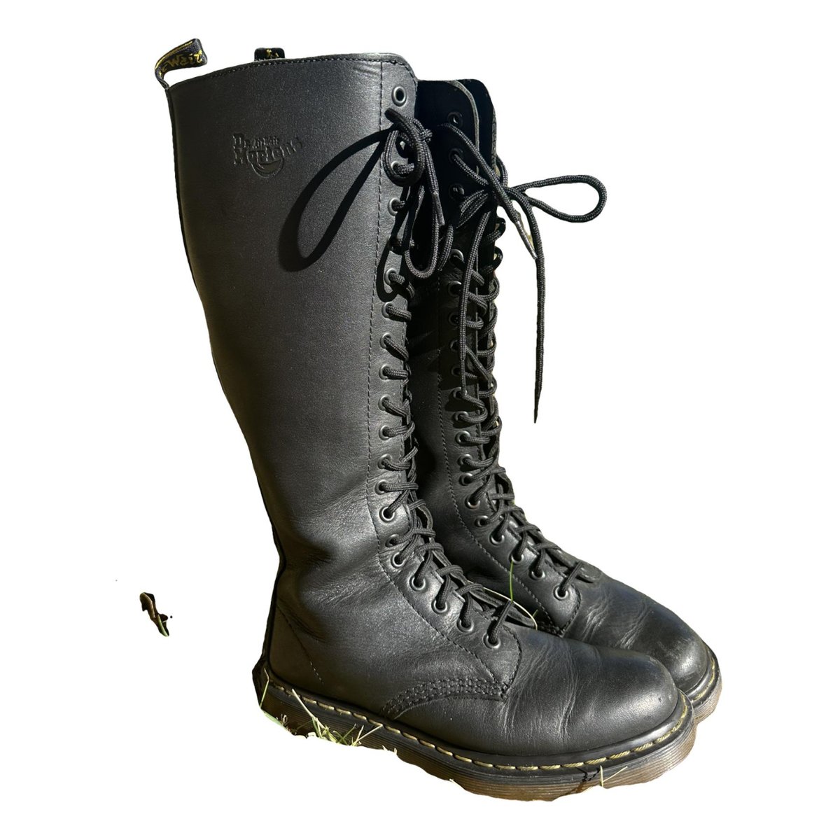 1914 (14 eye) leather boots