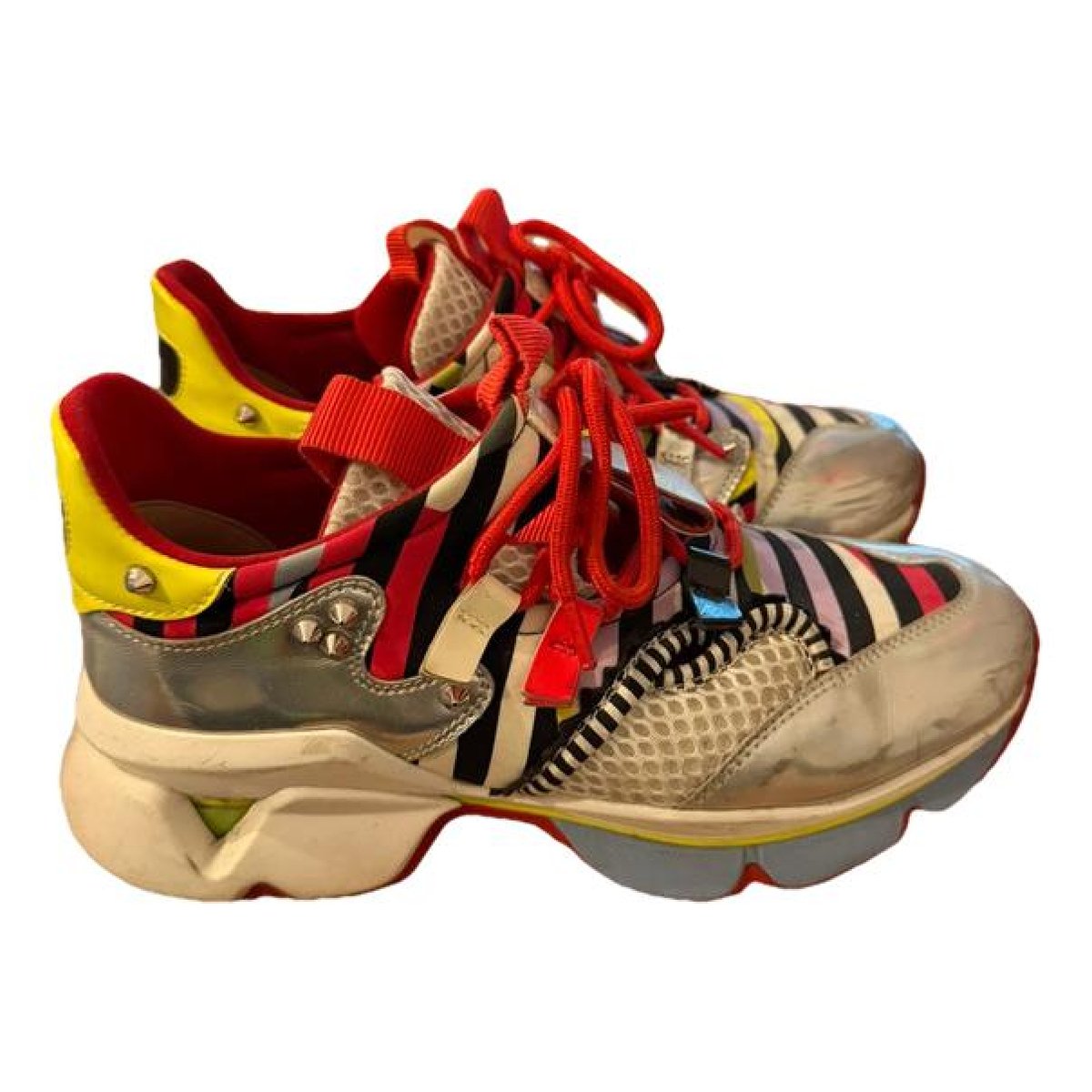 Red Runner trainers