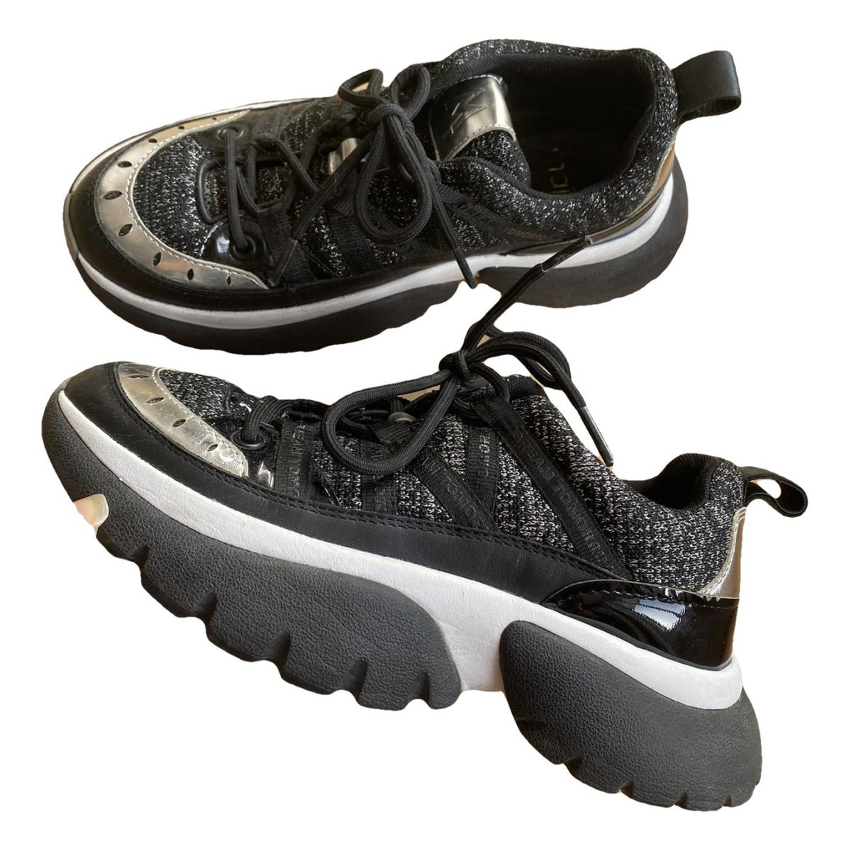 W20 cloth trainers