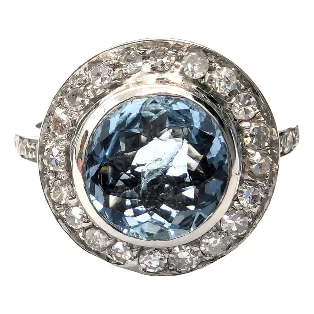 Chevalières white gold ring