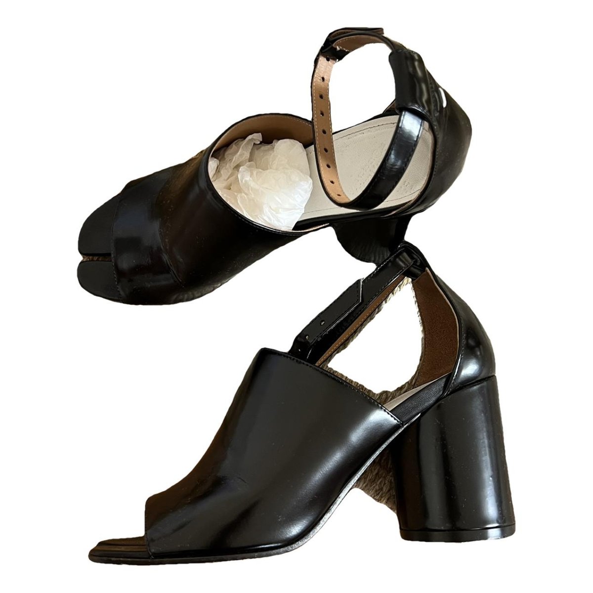 Tabi patent leather sandal