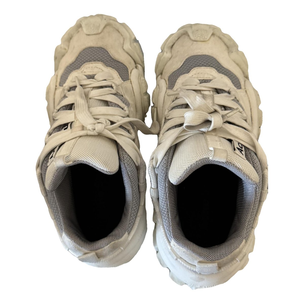 Bolzter cloth trainers