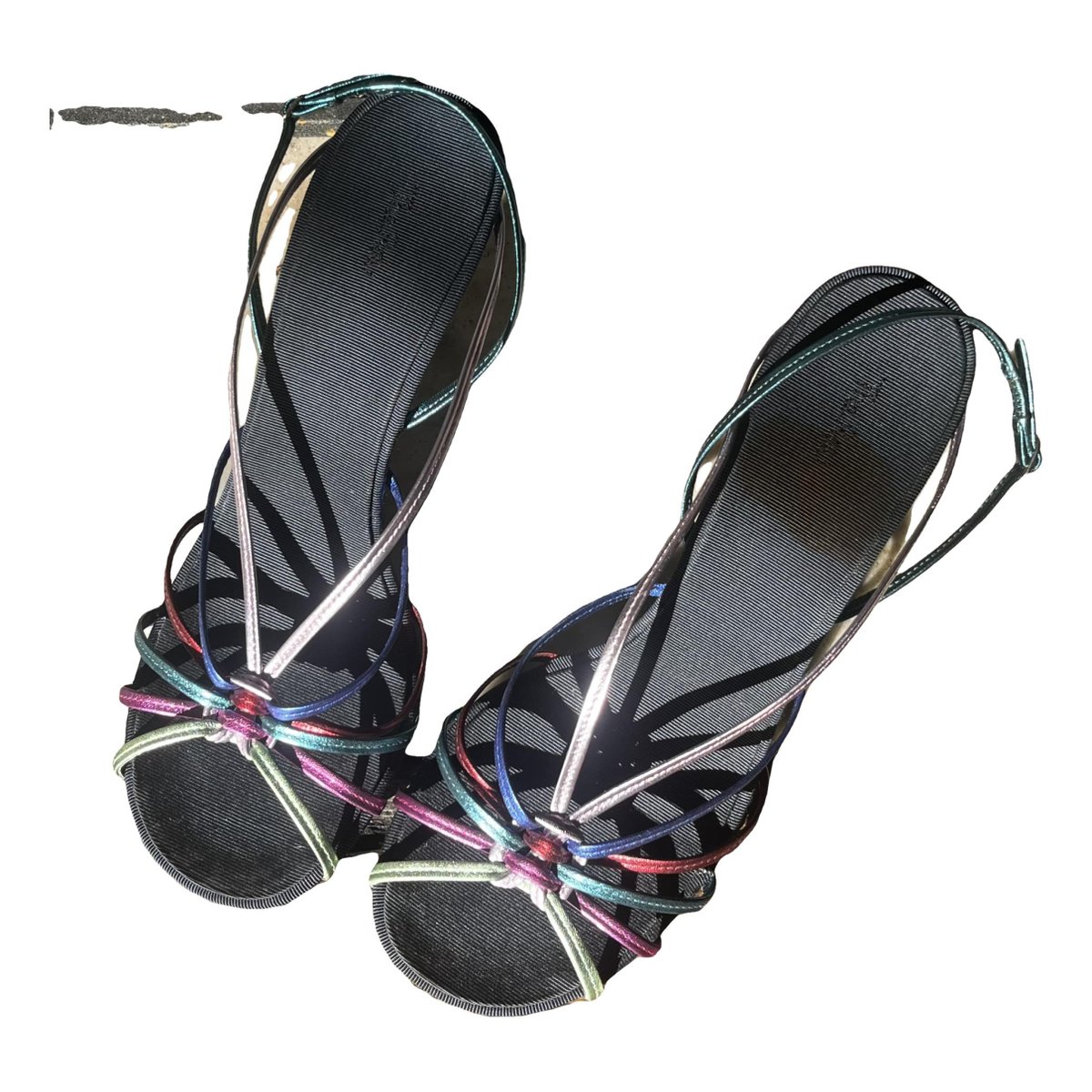Bare leather sandal