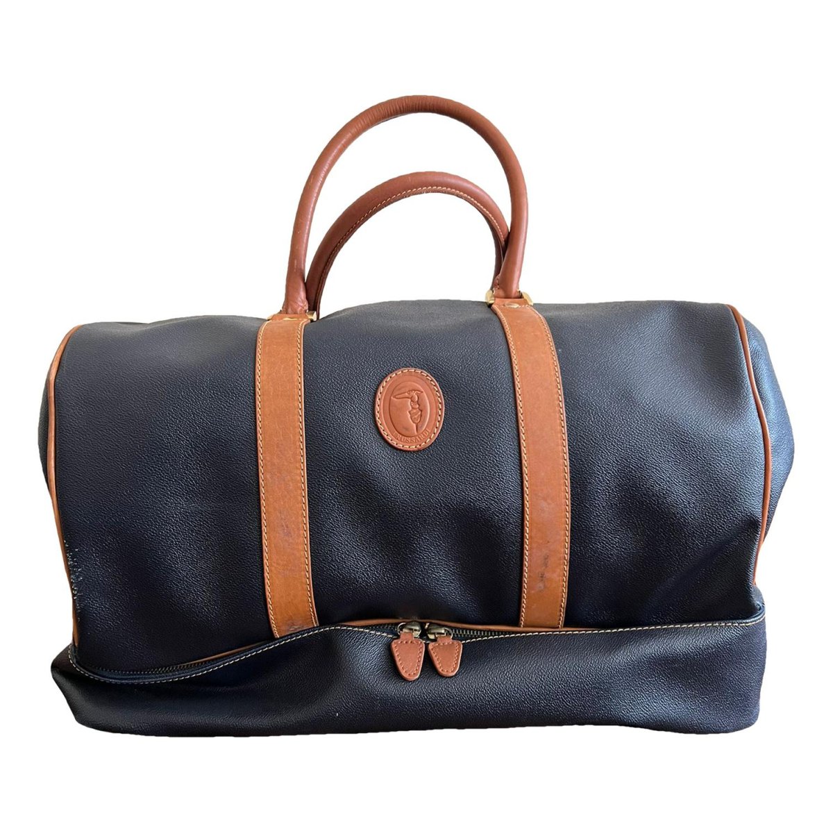 Leather travel bag