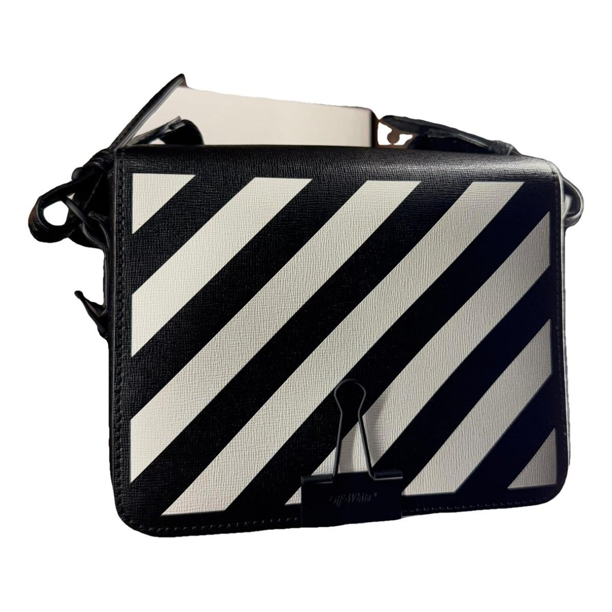 Binder leather handbag