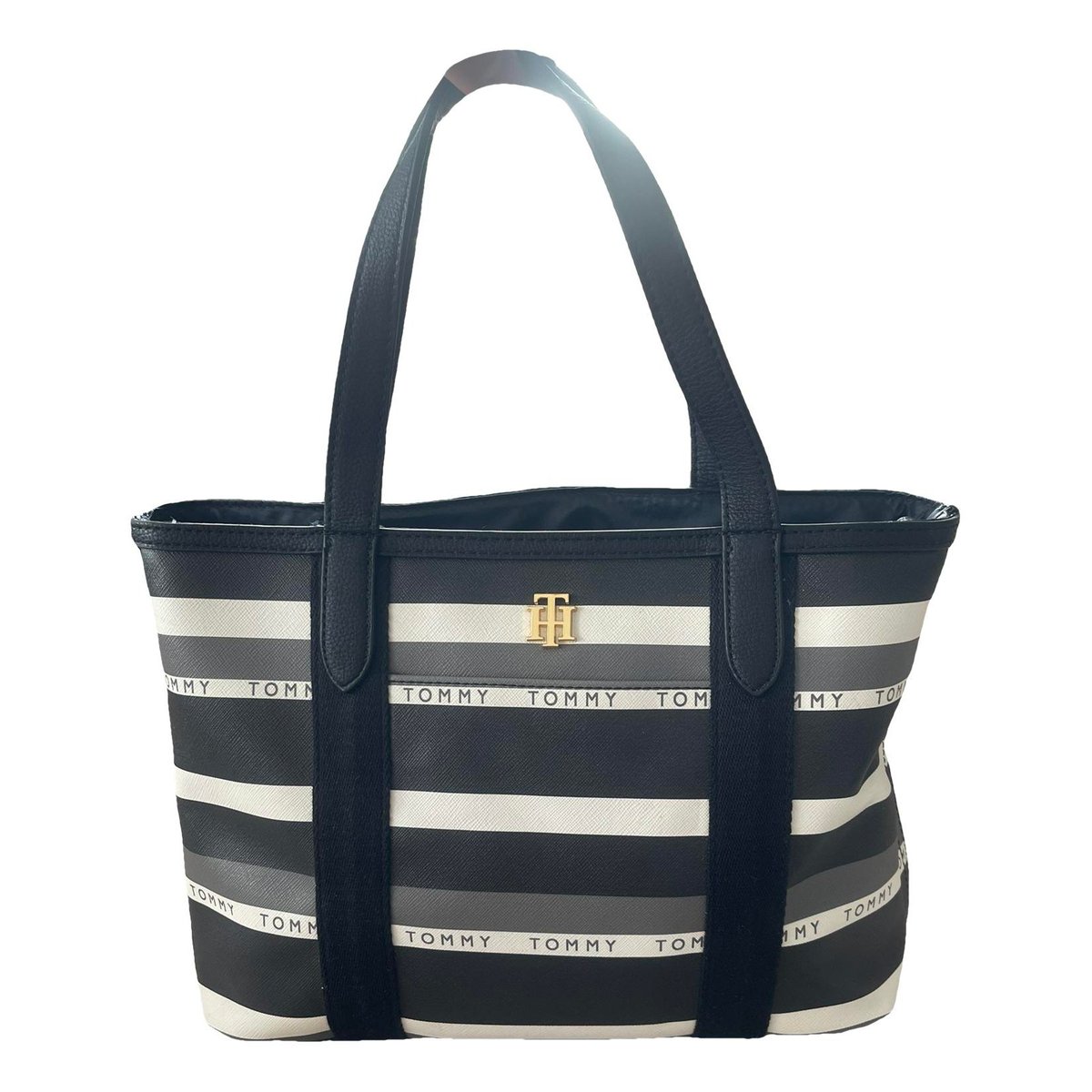 Patent leather handbag