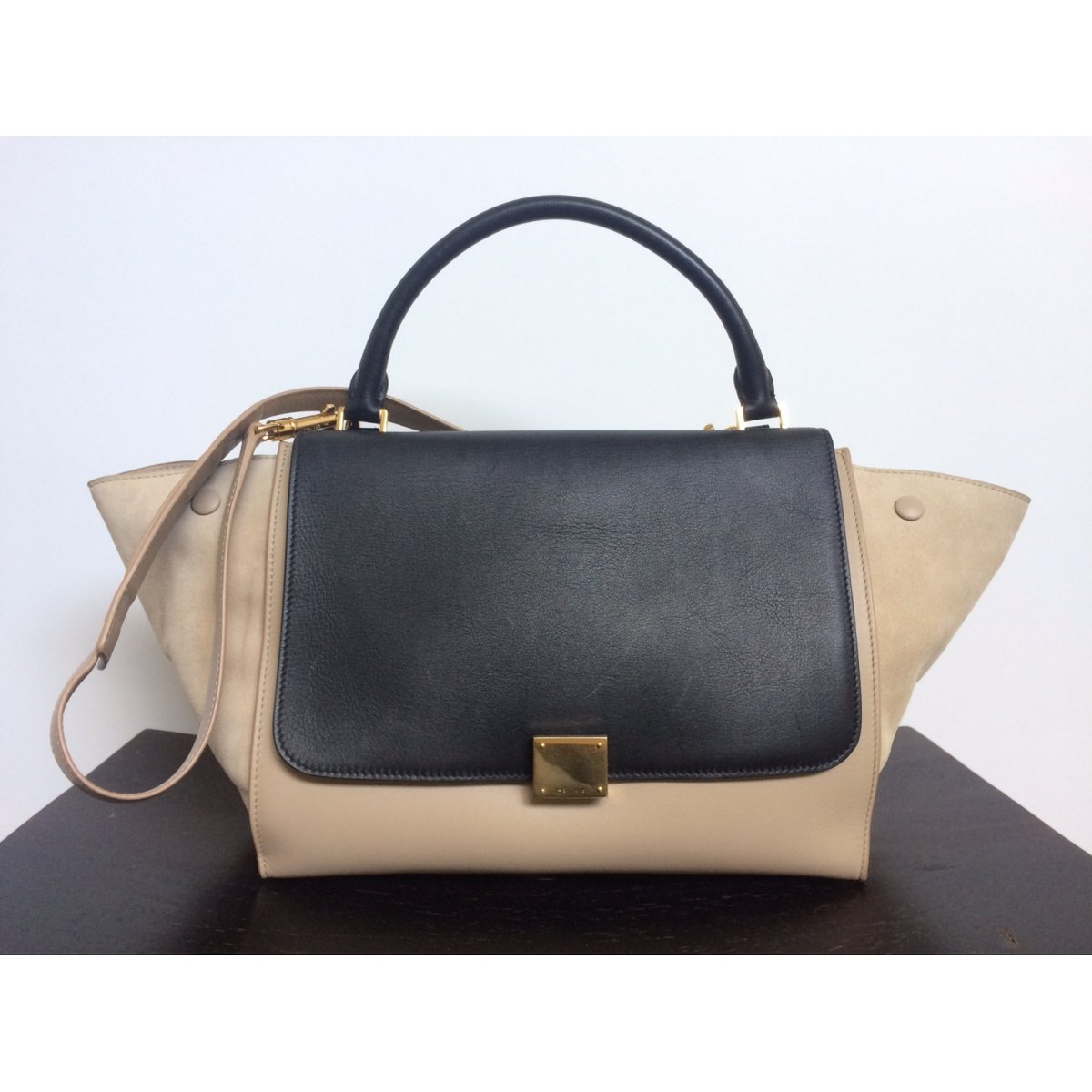 Trapèze leather handbag