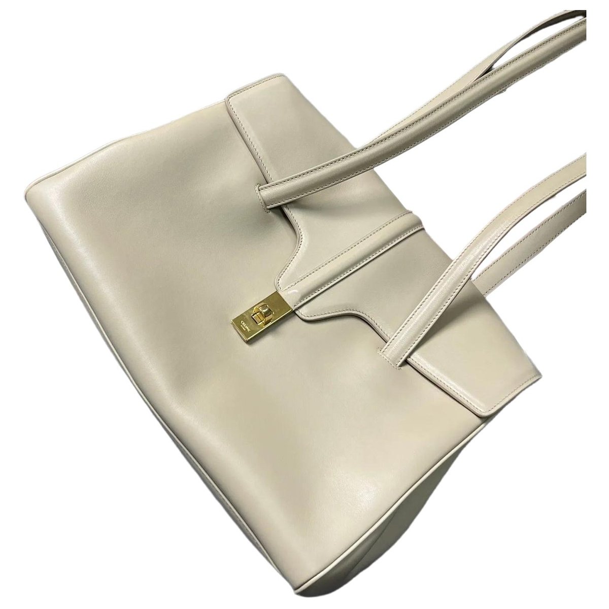 Sac 16 leather handbag