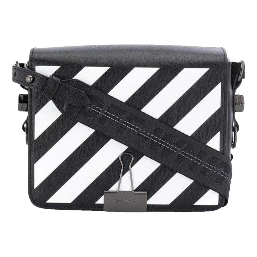 Binder leather handbag