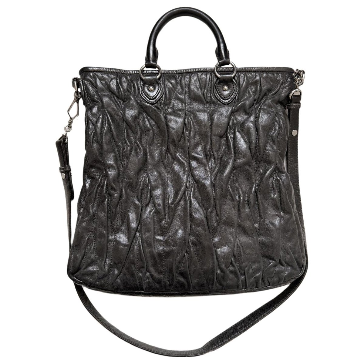 Matelassé leather handbag