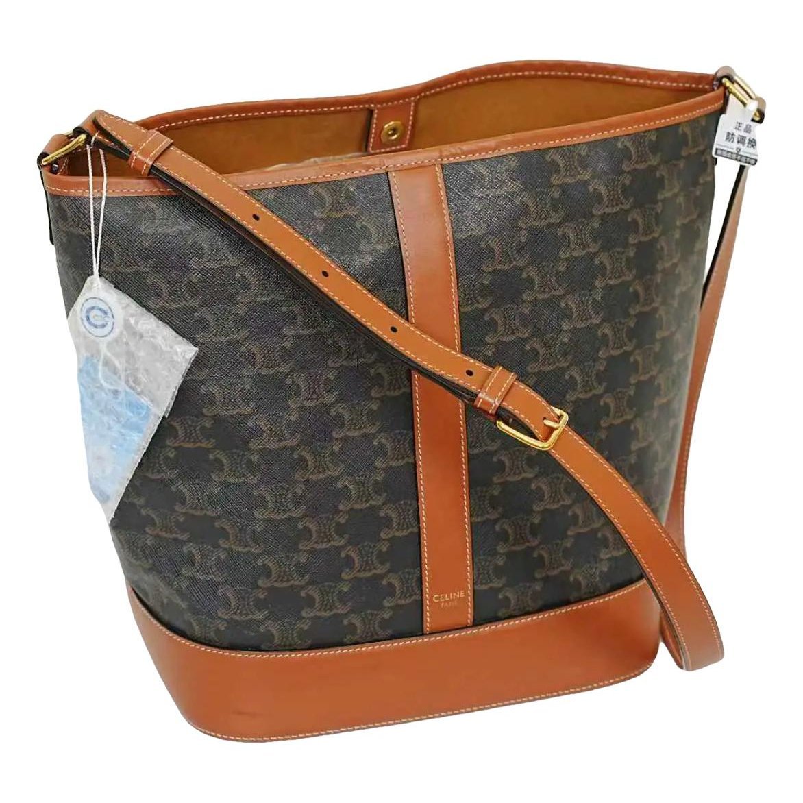 Clasp Bucket vinyl crossbody bag