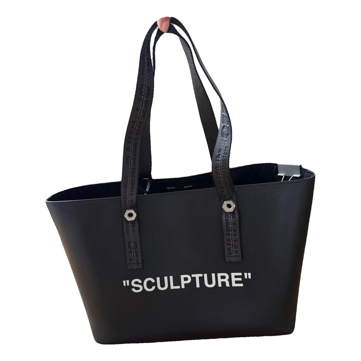 Sculpture leather handbag