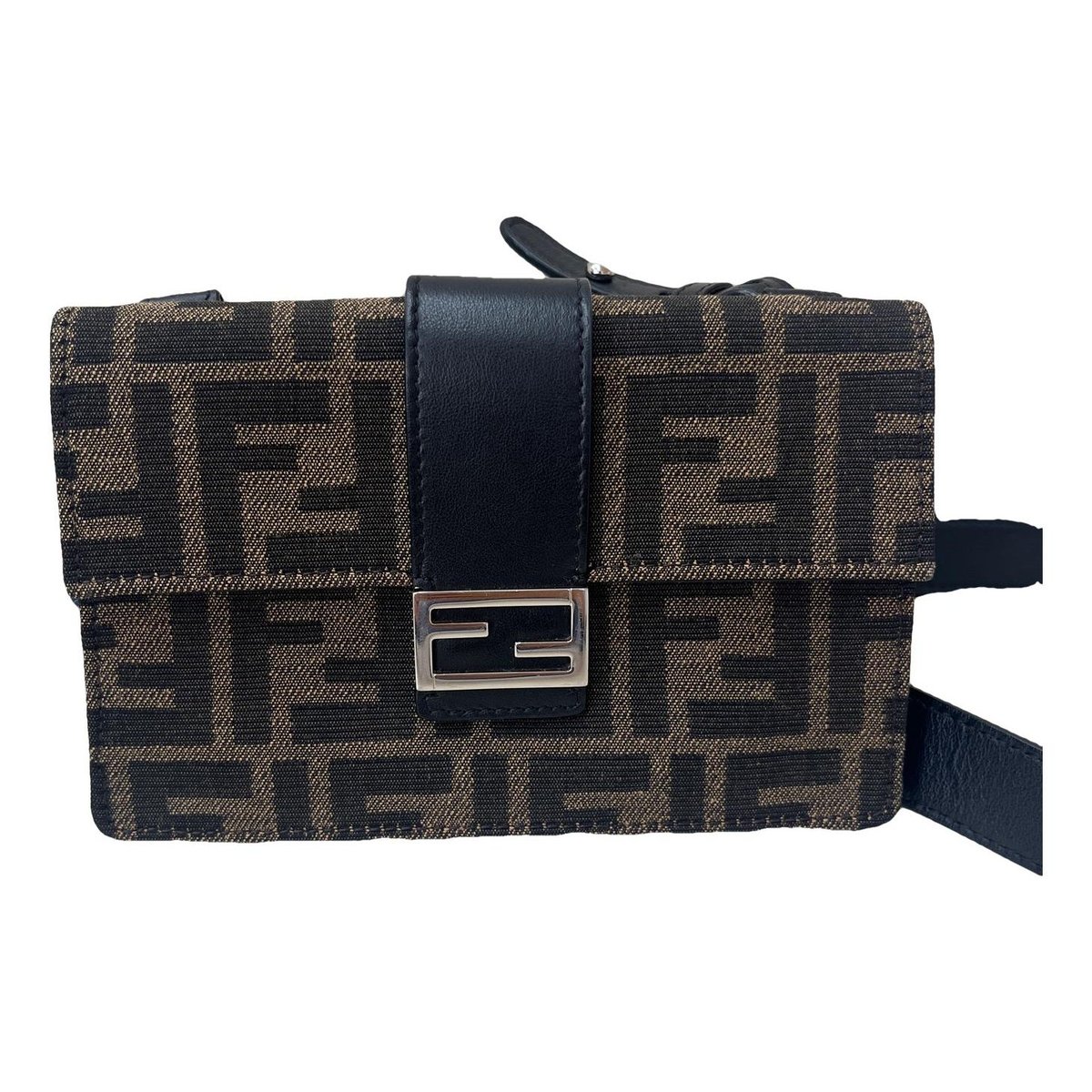 Baguette leather handbag