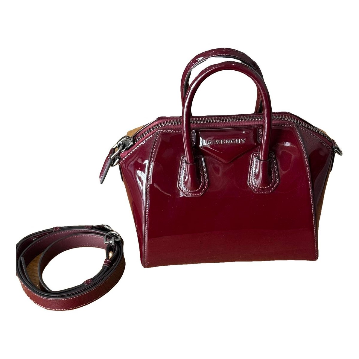 Antigona patent leather handbag