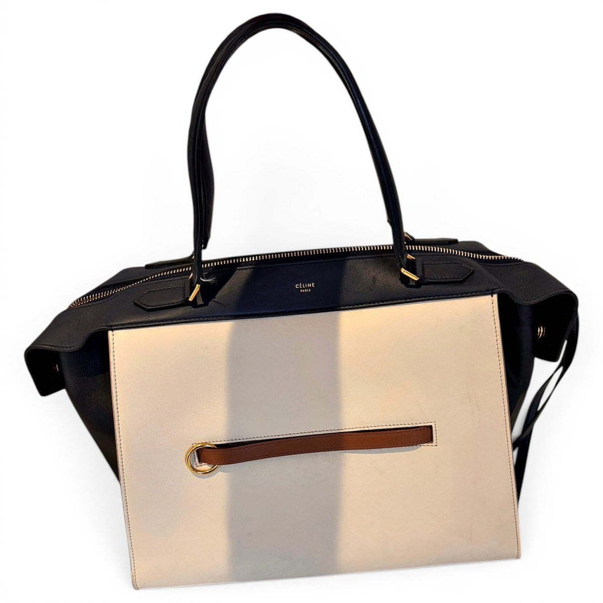 Ring leather handbag