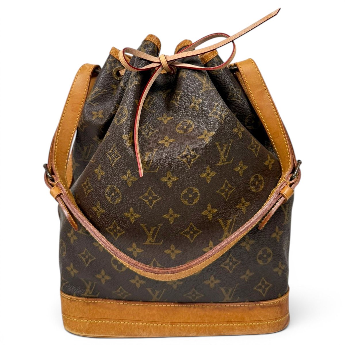 Noé leather handbag