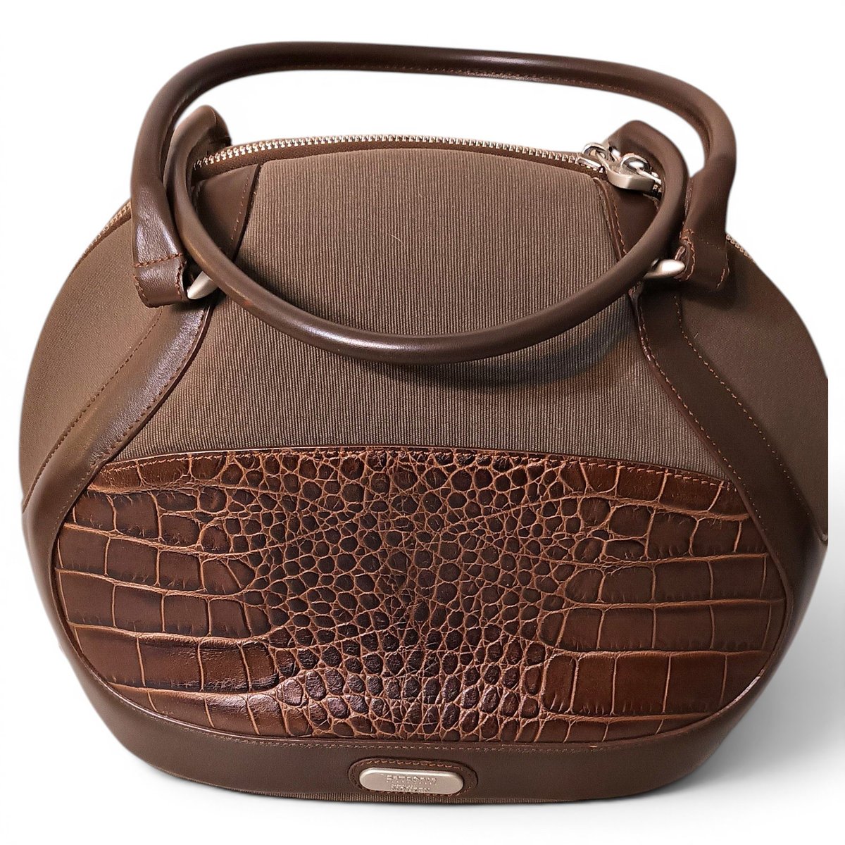 Zippé leather handbag