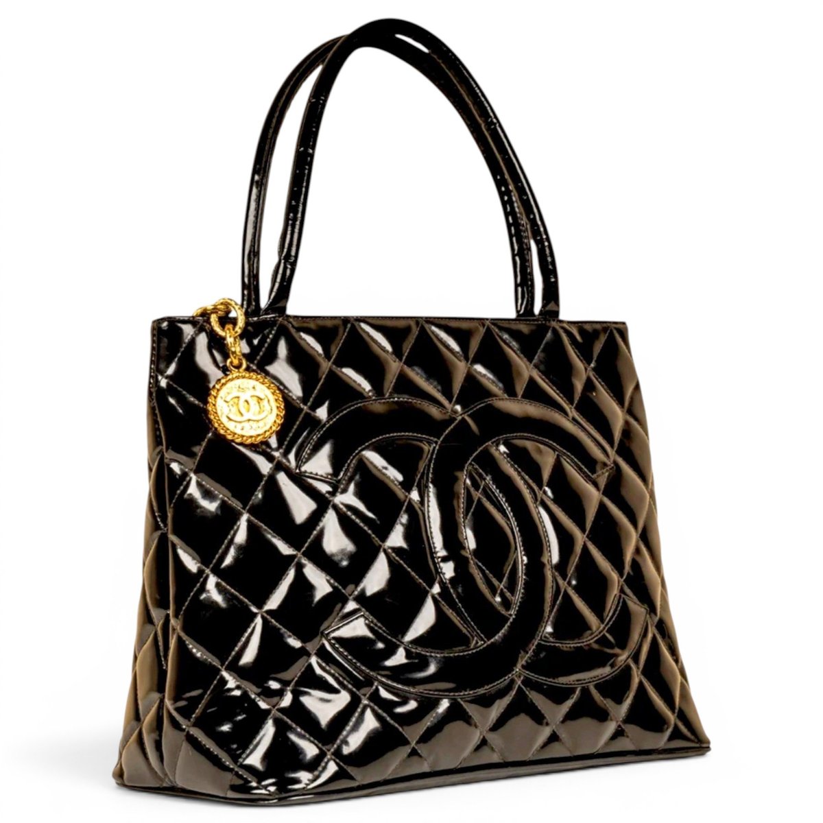 Médaillon patent leather tote