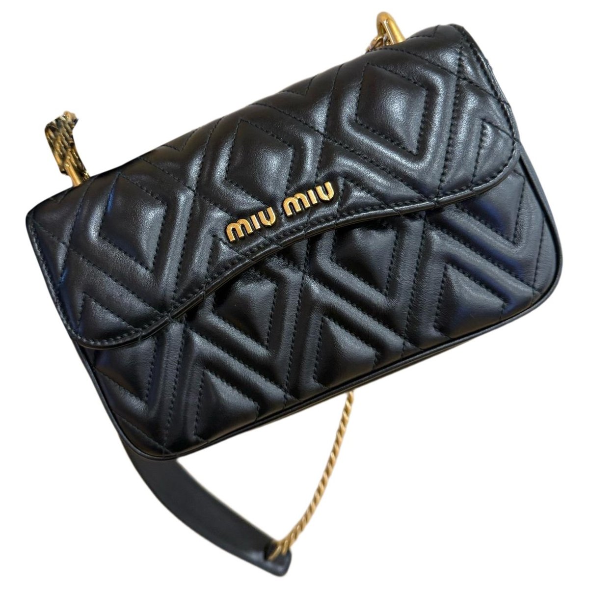 Matelassé leather handbag