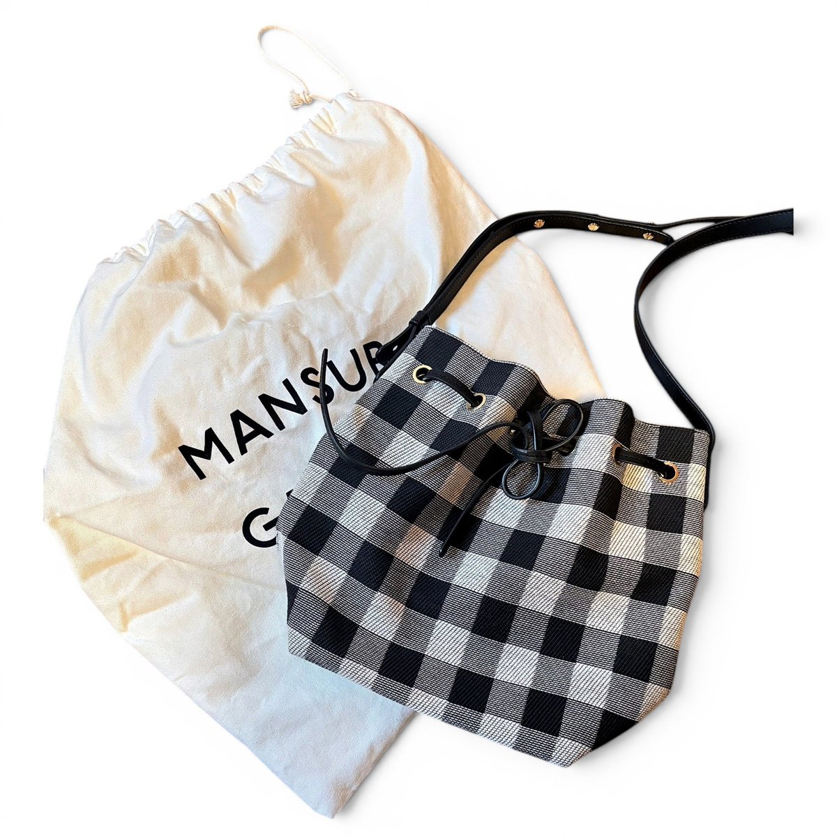 Bucket handbag