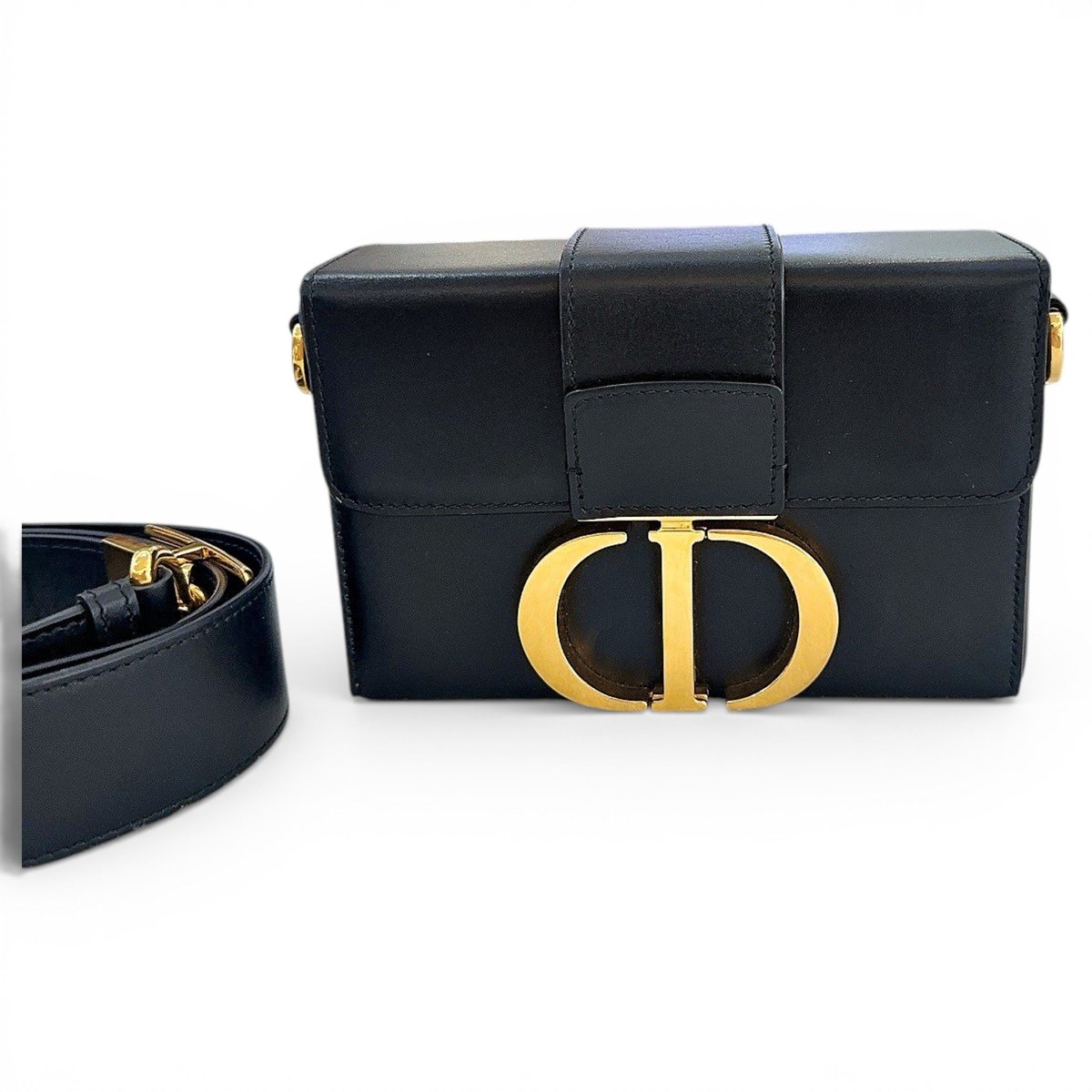 30 Montaigne Box leather handbag