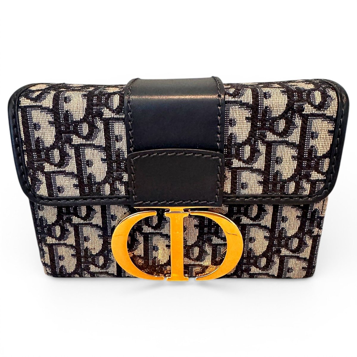 30 Montaigne Box cloth crossbody bag