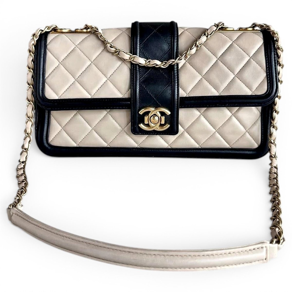Chanel 19 leather handbag