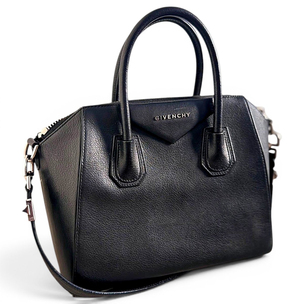 Antigona leather handbag