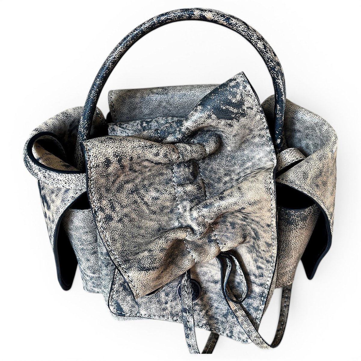 Musubi leather bag