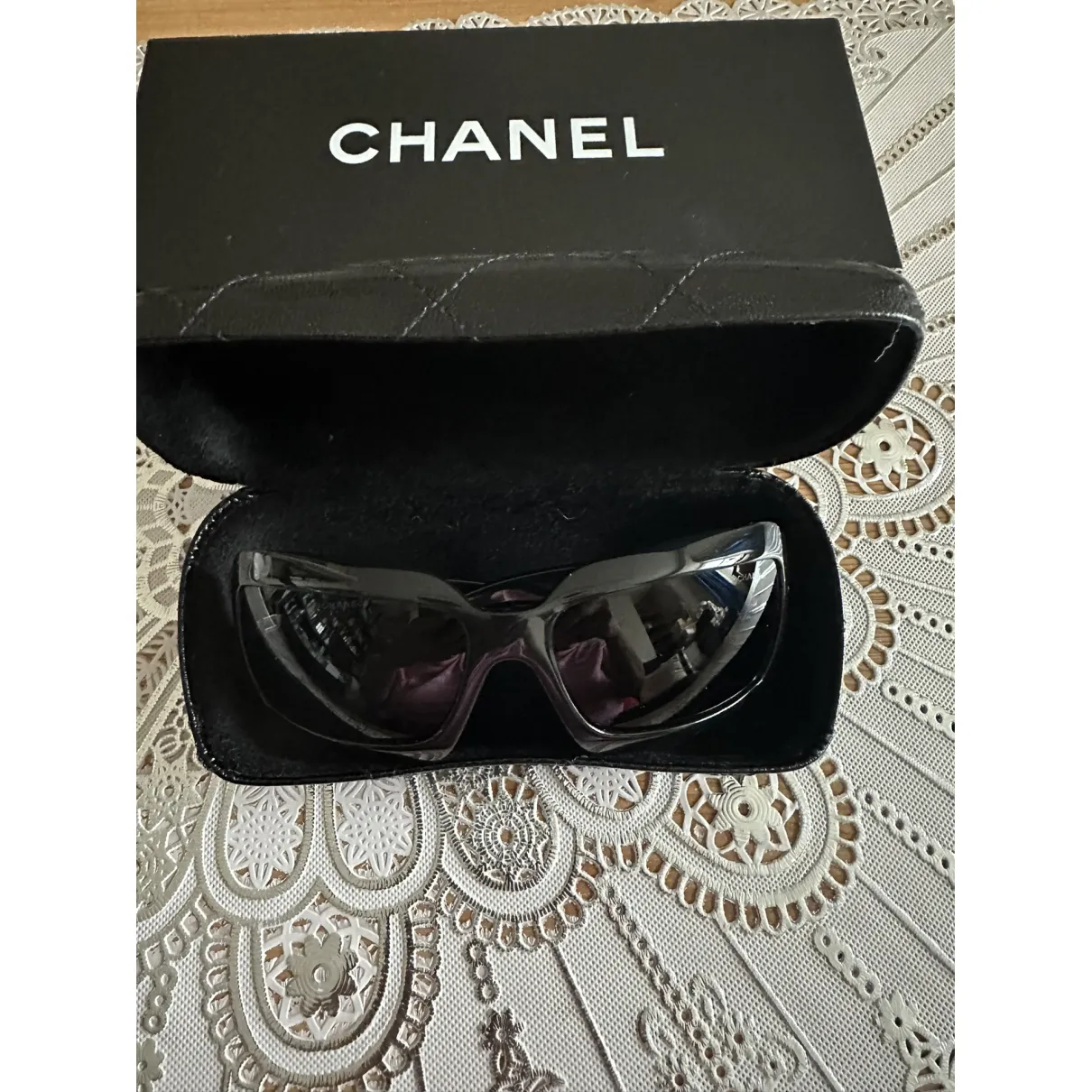 Sunglasses Chanel Black in Plastic - 32008786