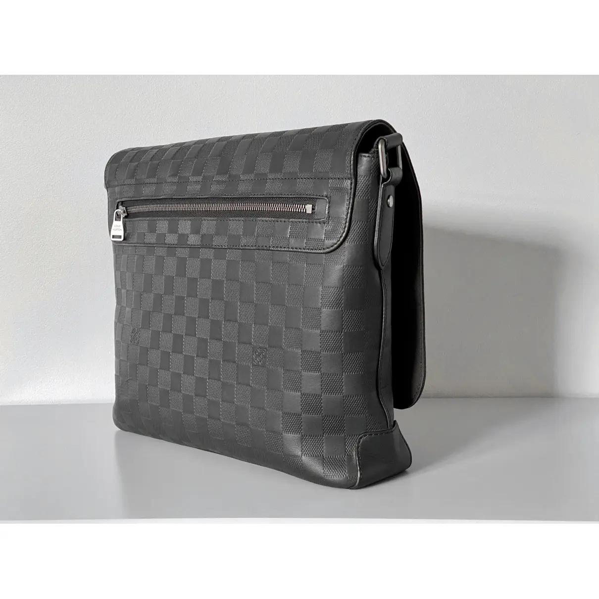 District leather bag Louis Vuitton