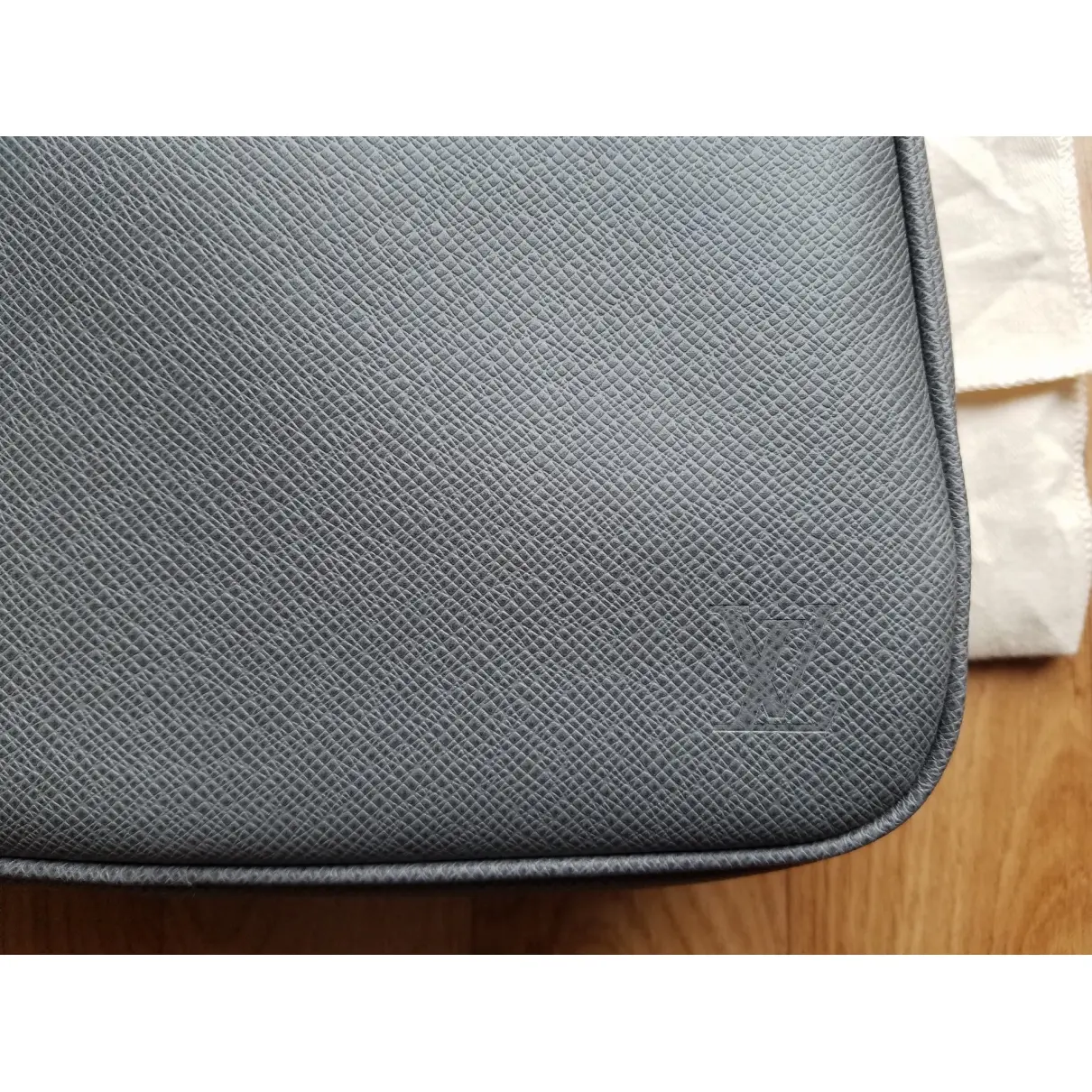 Trousse de toilette  leather small bag Louis Vuitton