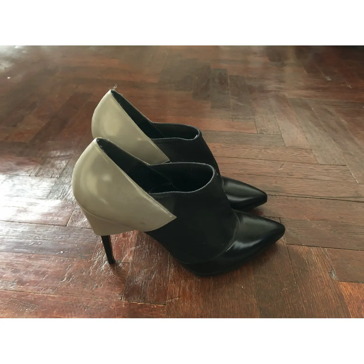 Buy Uterque Leather ankle boots online