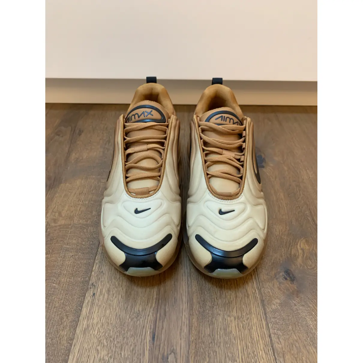 Buy Nike Air Max 720 cloth low trainers online