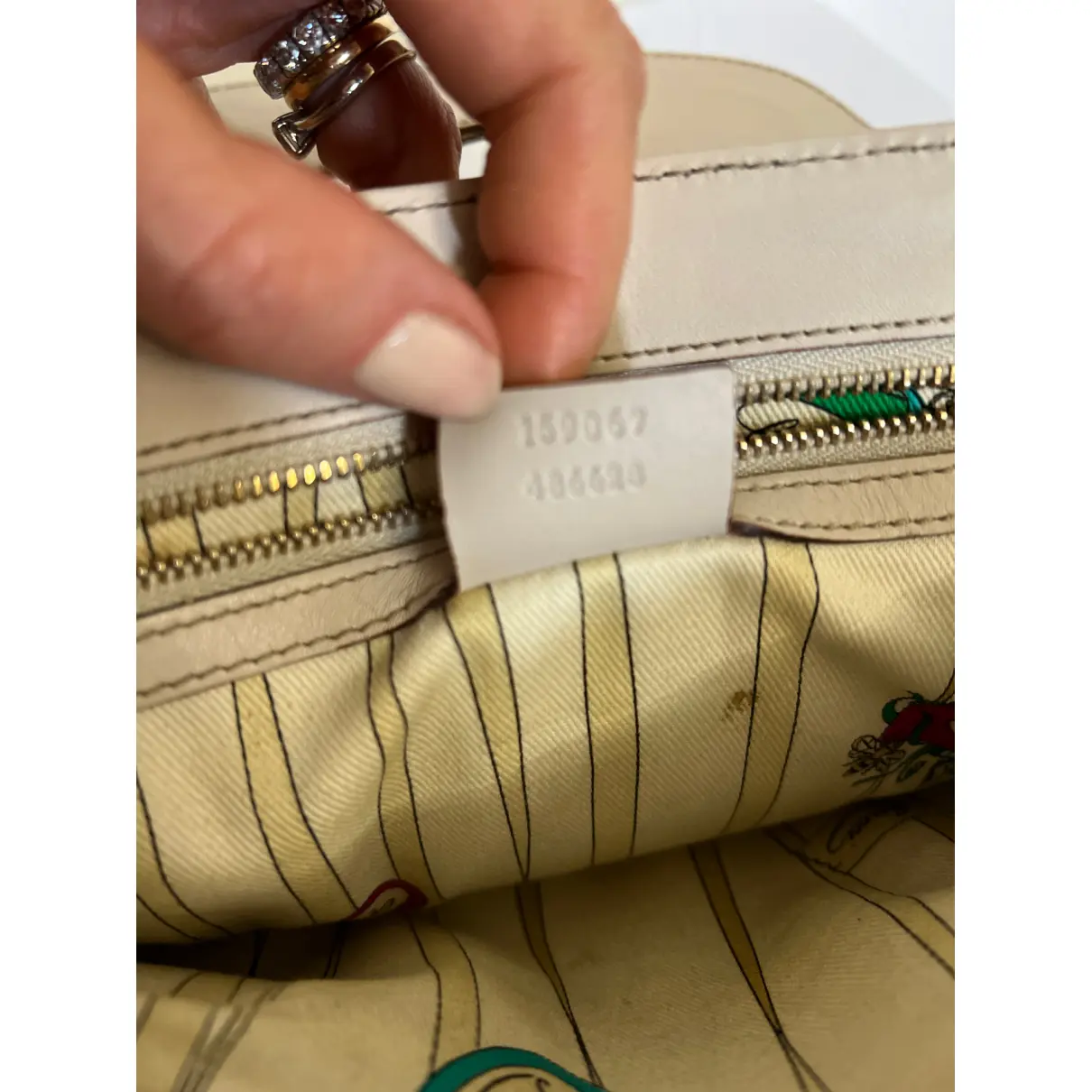 Bamboo Convertible Satchel handbag Gucci