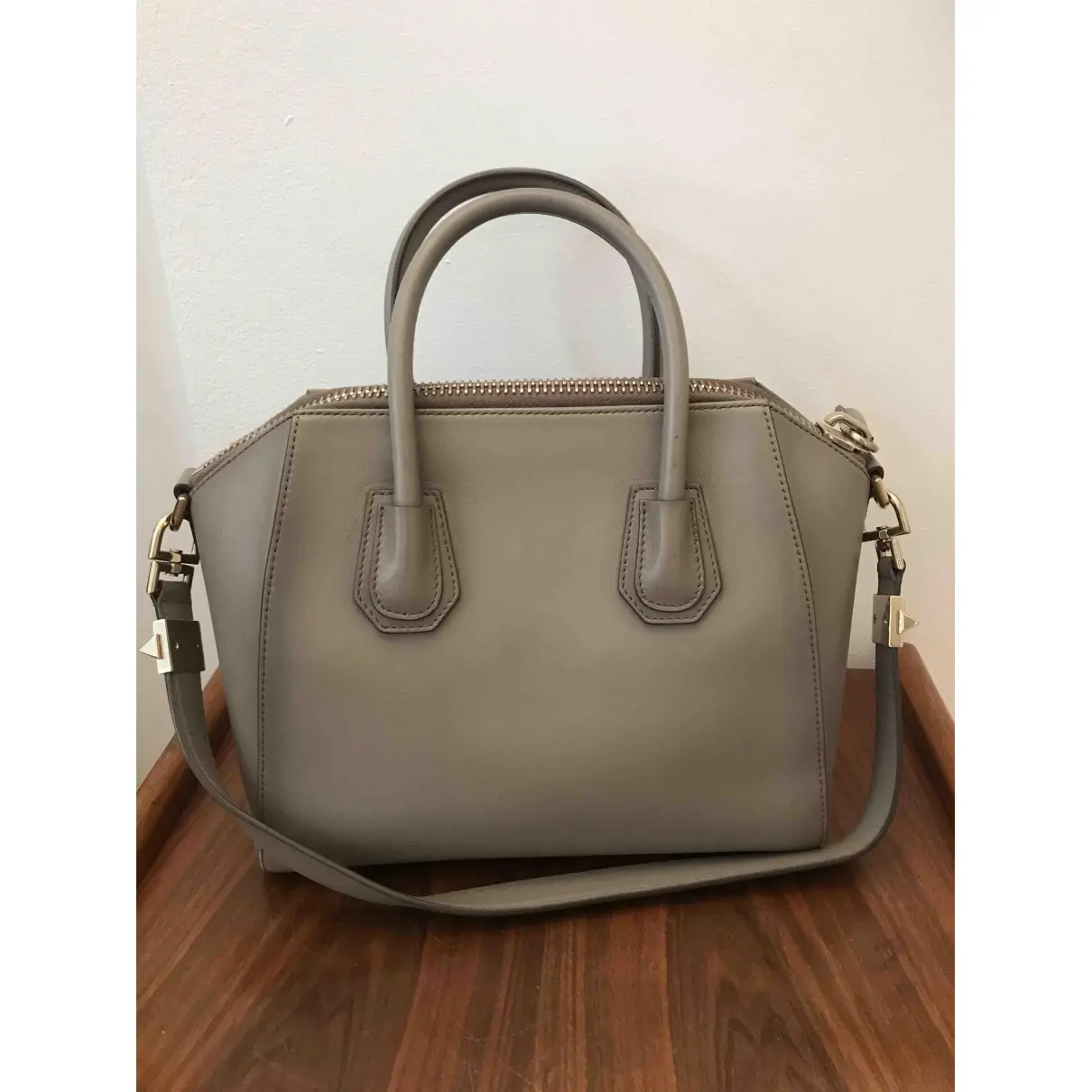 Buy Givenchy Antigona leather handbag online