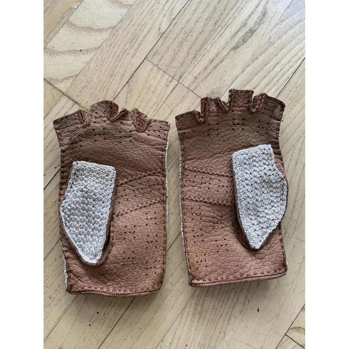 Buy Hermès Leather mittens online