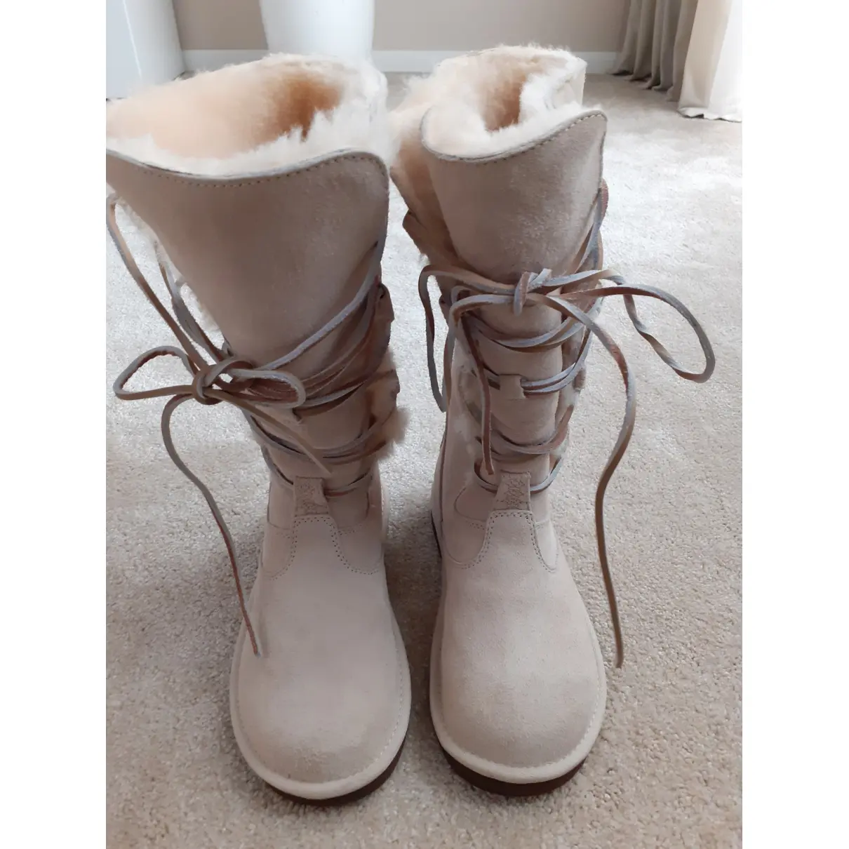 Leather snow boots Ugg