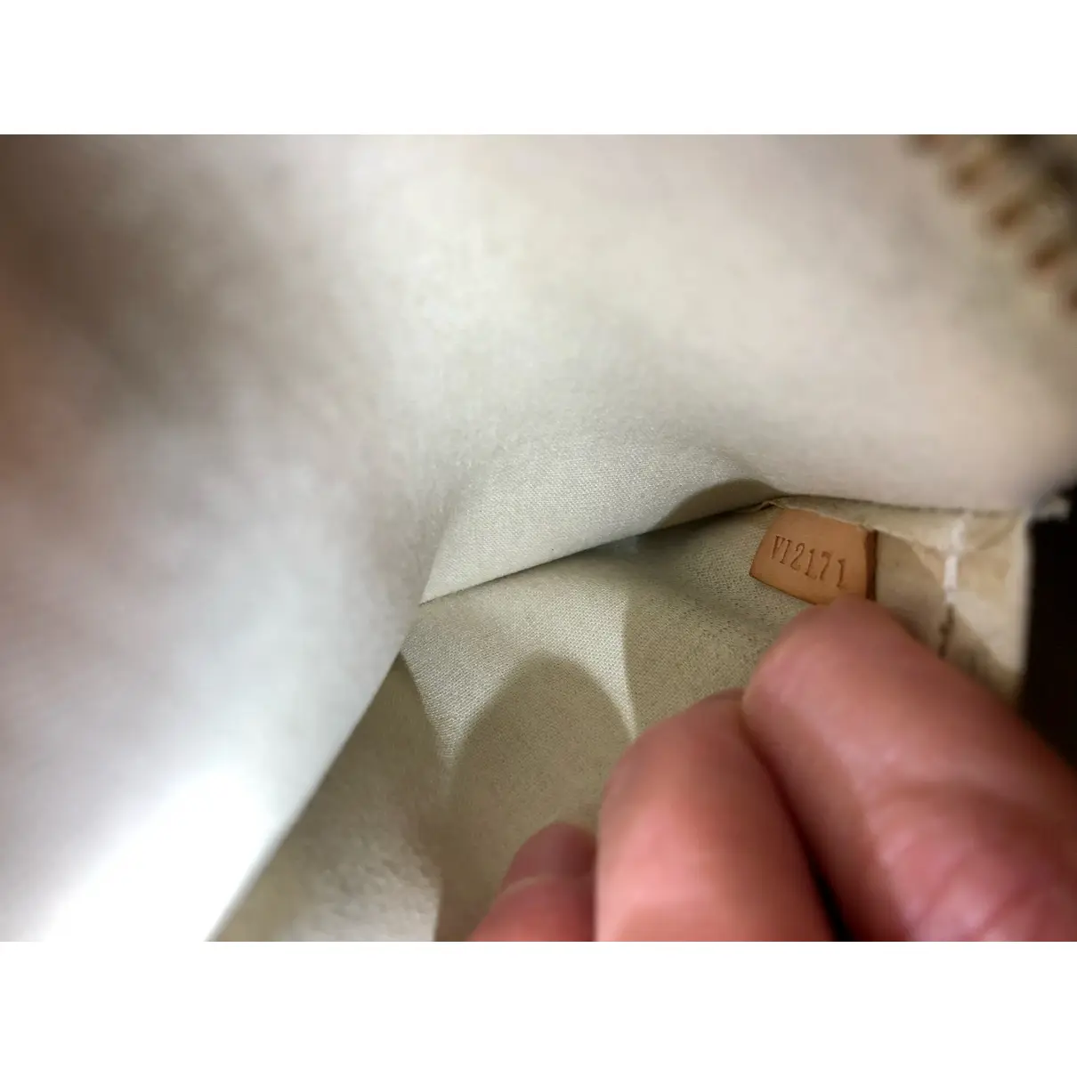 Buy Louis Vuitton Bréa patent leather handbag online - Vintage