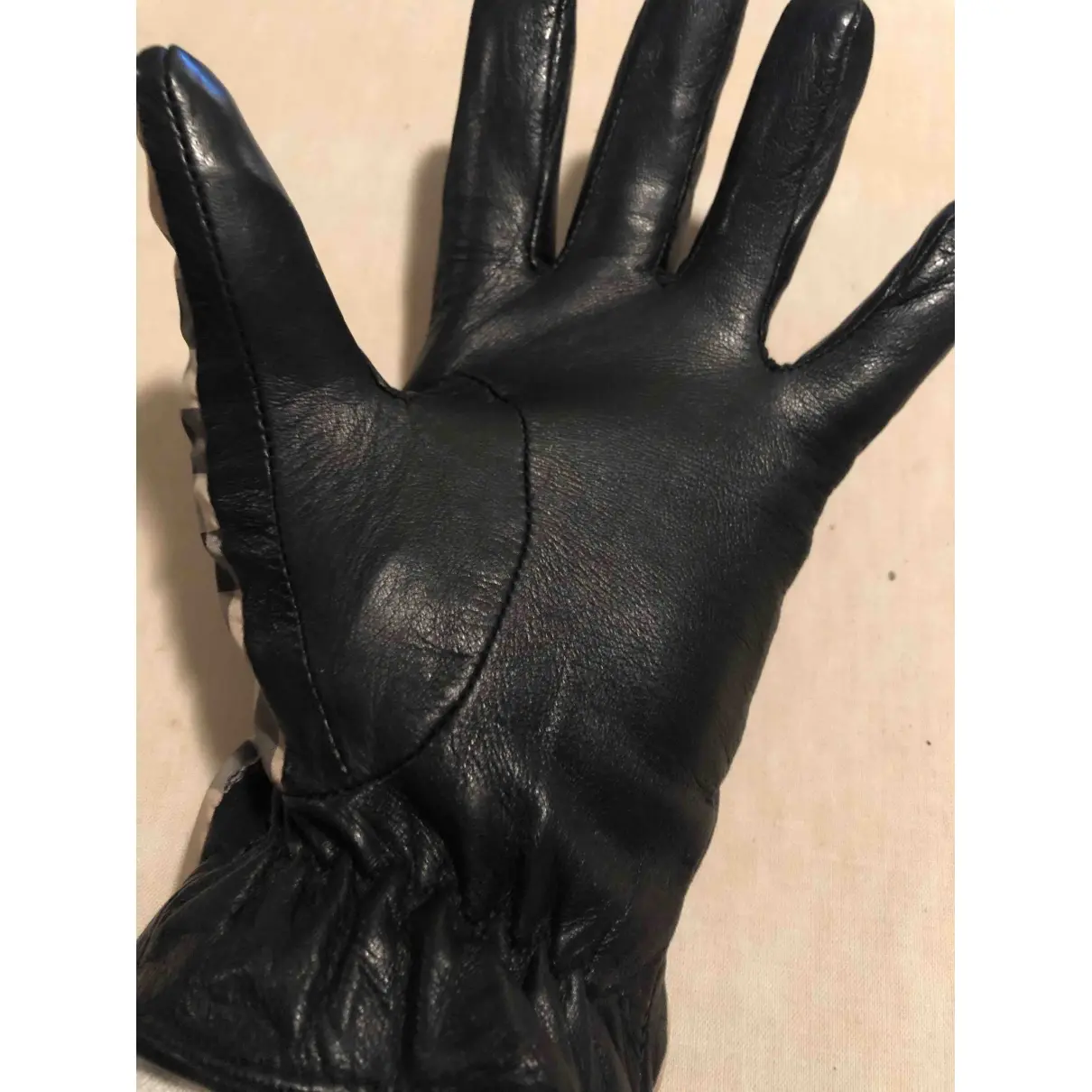 Burberry Gloves for sale