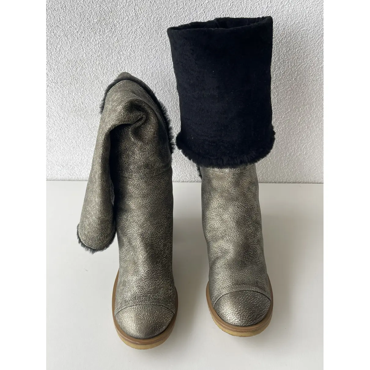 Shearling boots Chanel